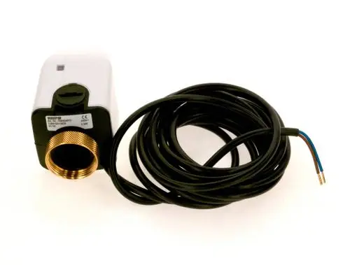 BOSCH Stellantrieb mit einem elektrischen Anschlusskabel, integrierter Steuerung und einem Gewindeanschluss aus Messing.